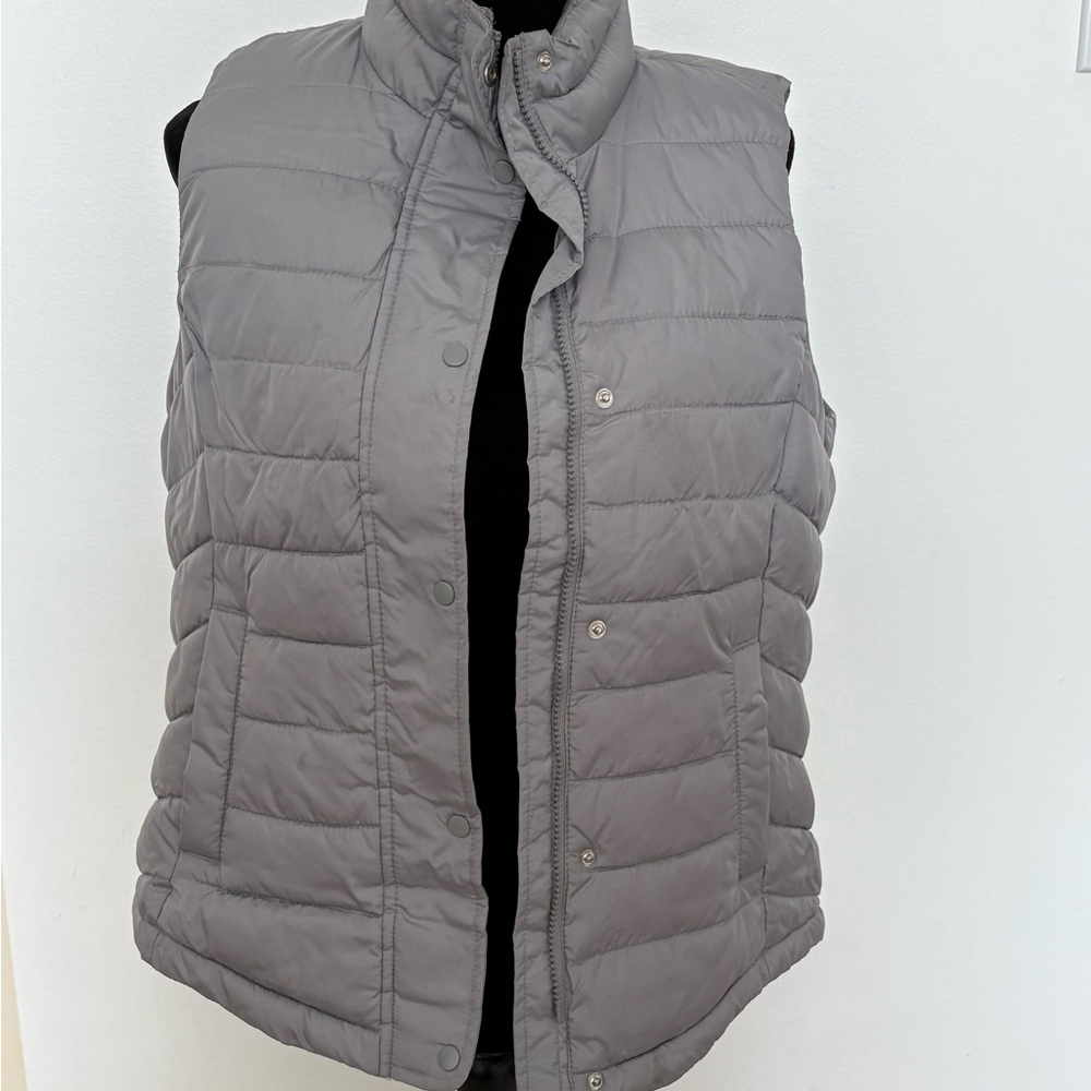 GAP Silver Puffer Vest Size M women’s